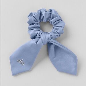 NWT, Alo Yoga Airlift Rhythm Scrunchie - Winter Frost (One Size), Ret. $48